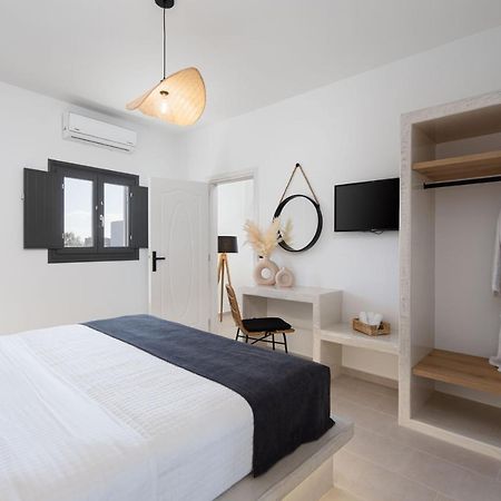 Almira Luxury Suites Perivolos  Bagian luar foto
