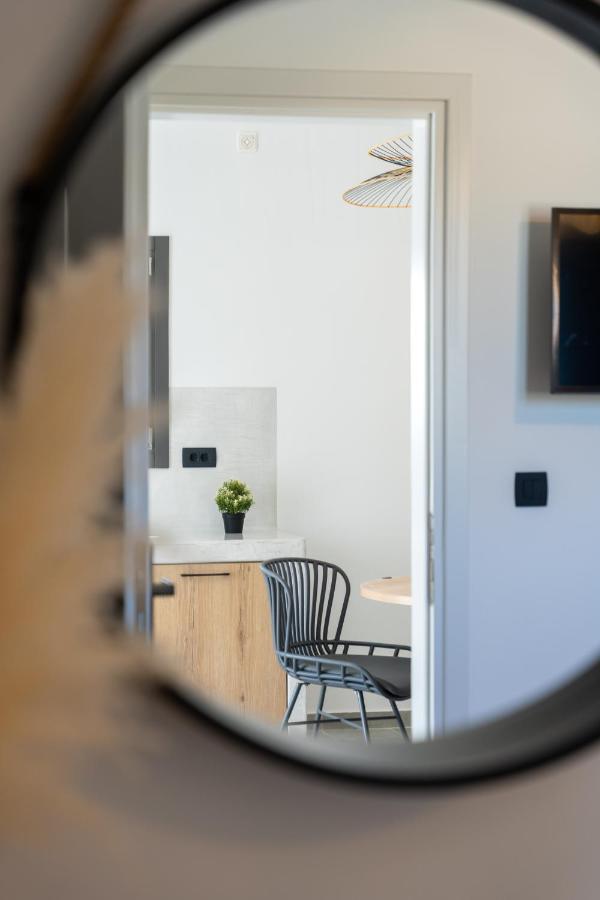 Almira Luxury Suites Perivolos  Bagian luar foto