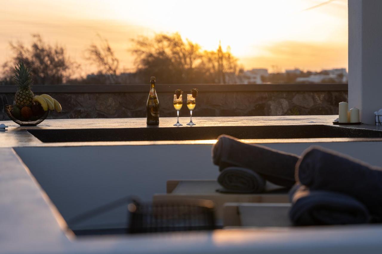 Almira Luxury Suites Perivolos  Bagian luar foto