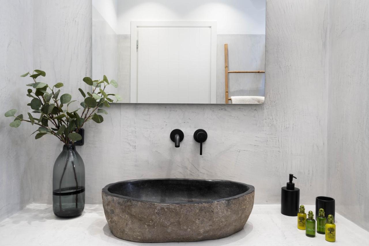 Almira Luxury Suites Perivolos  Bagian luar foto