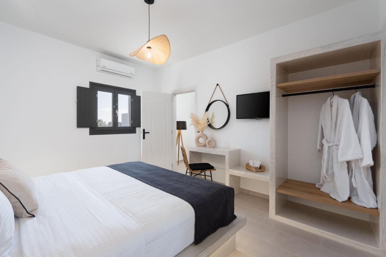 Almira Luxury Suites Perivolos  Bagian luar foto