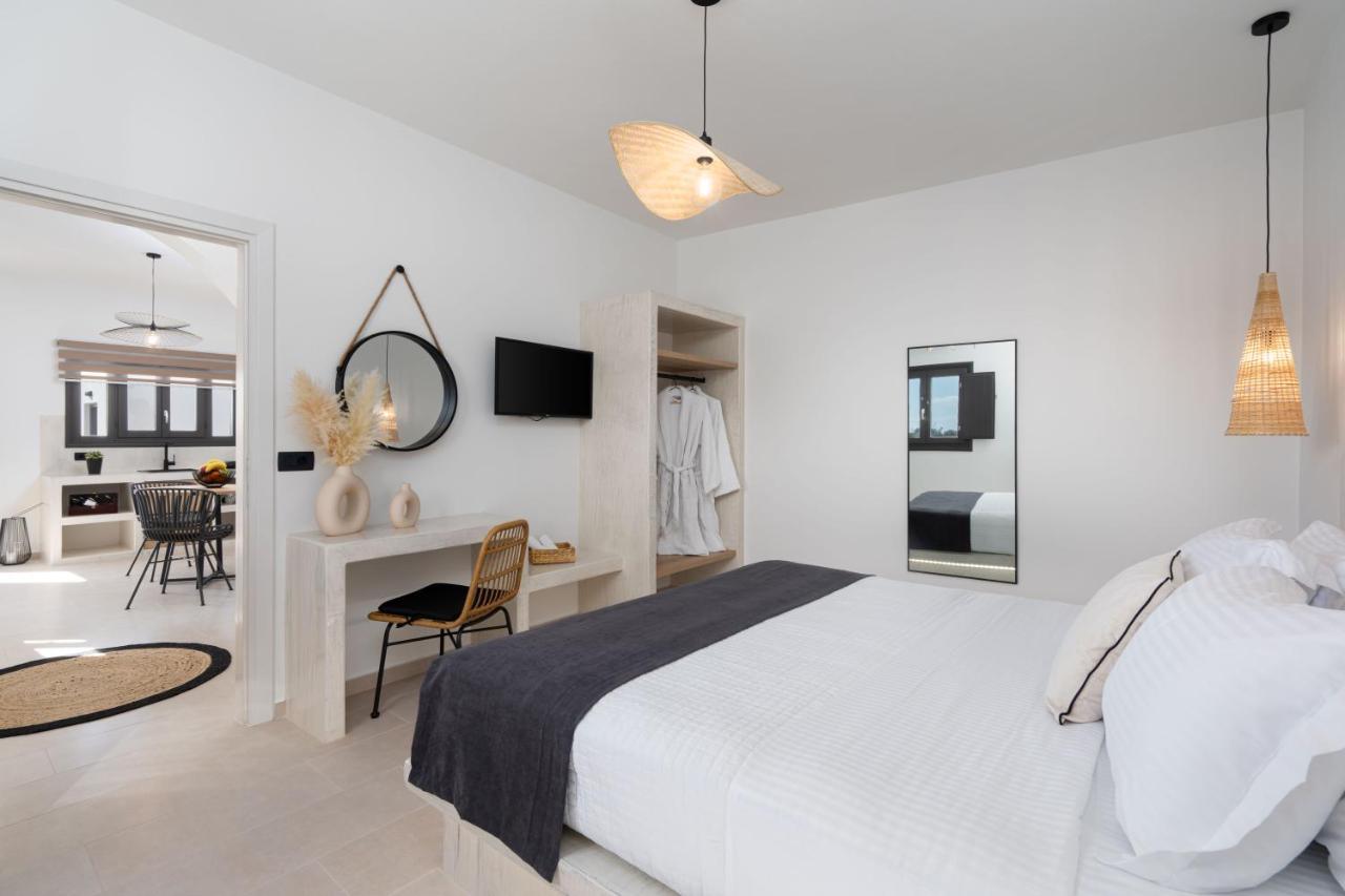 Almira Luxury Suites Perivolos  Bagian luar foto