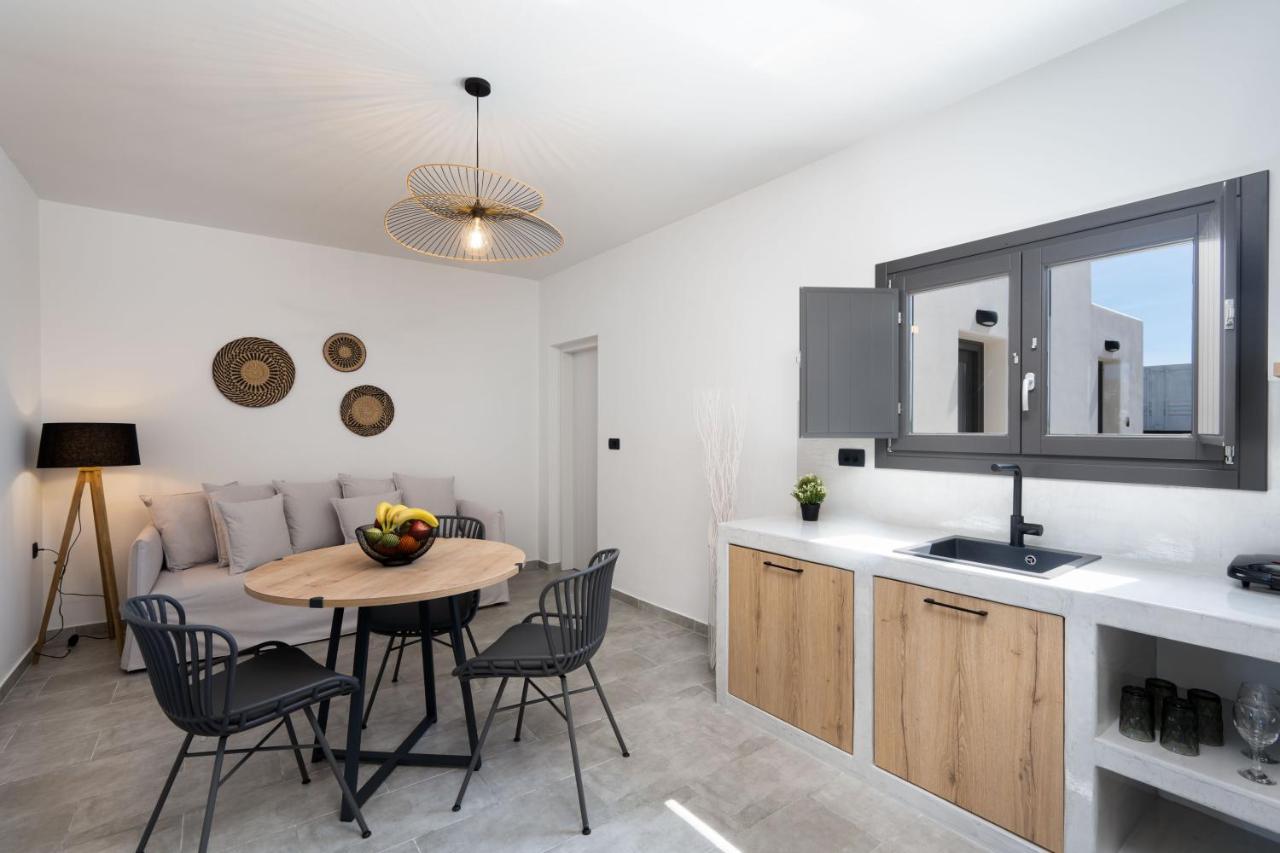 Almira Luxury Suites Perivolos  Bagian luar foto
