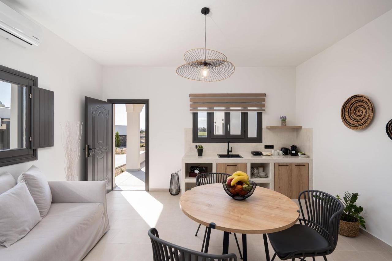 Almira Luxury Suites Perivolos  Bagian luar foto
