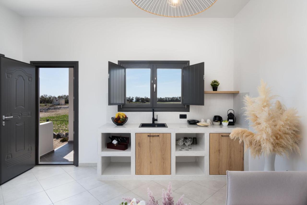 Almira Luxury Suites Perivolos  Bagian luar foto