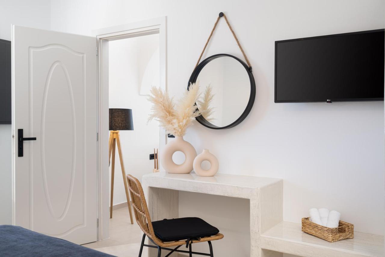 Almira Luxury Suites Perivolos  Bagian luar foto