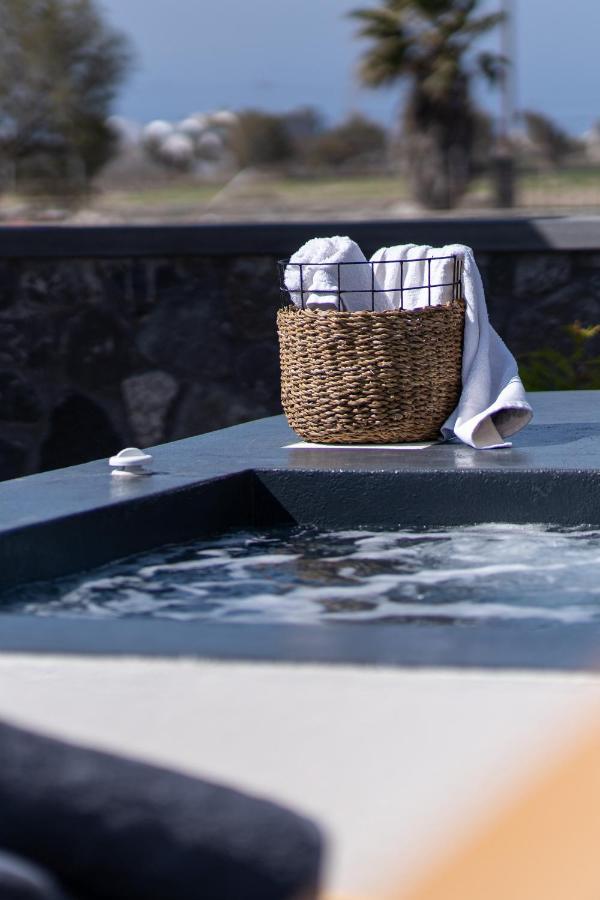 Almira Luxury Suites Perivolos  Bagian luar foto
