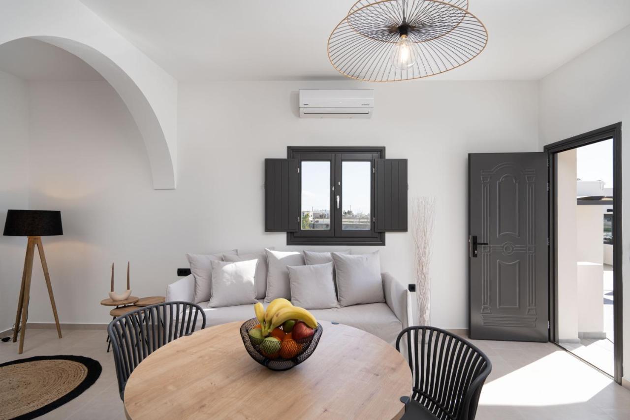 Almira Luxury Suites Perivolos  Bagian luar foto