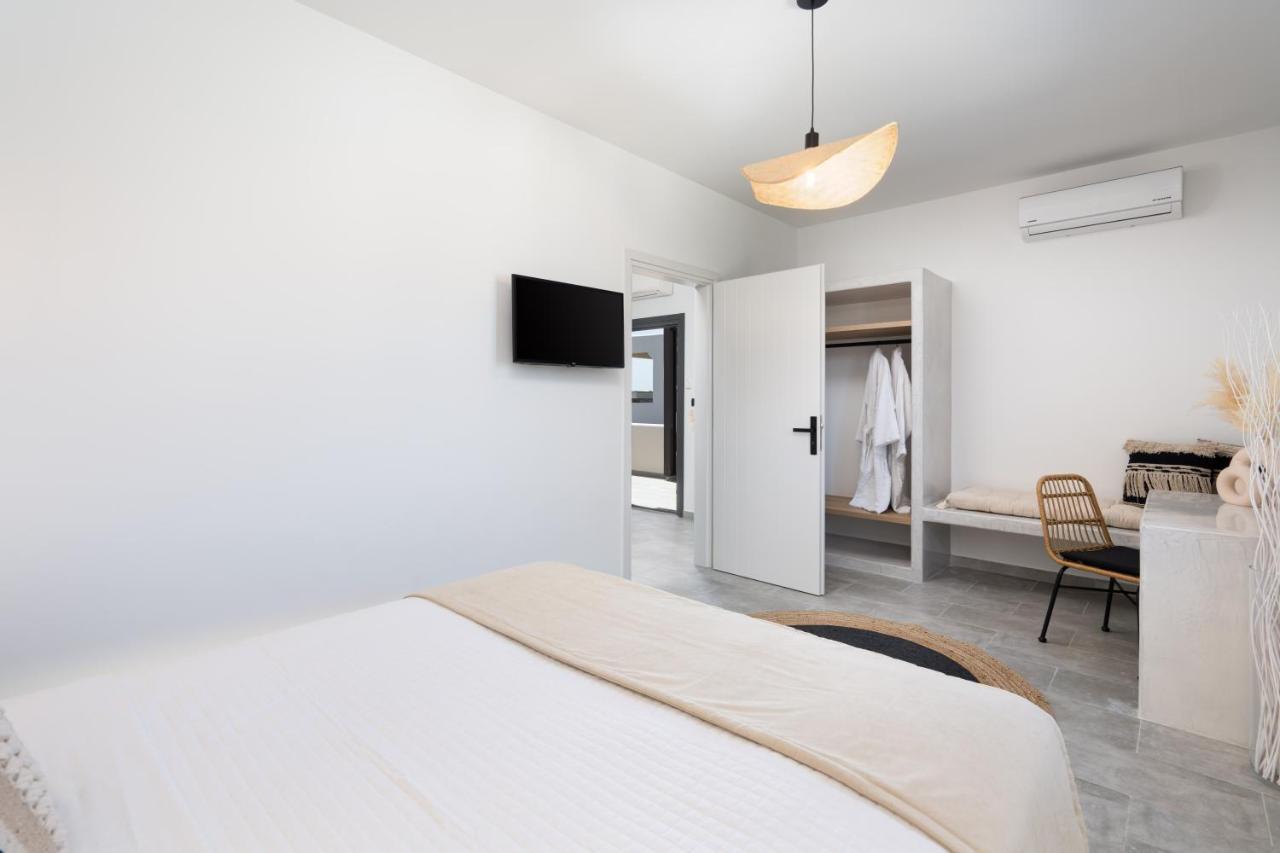Almira Luxury Suites Perivolos  Bagian luar foto
