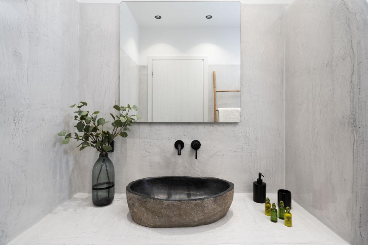Almira Luxury Suites Perivolos  Bagian luar foto