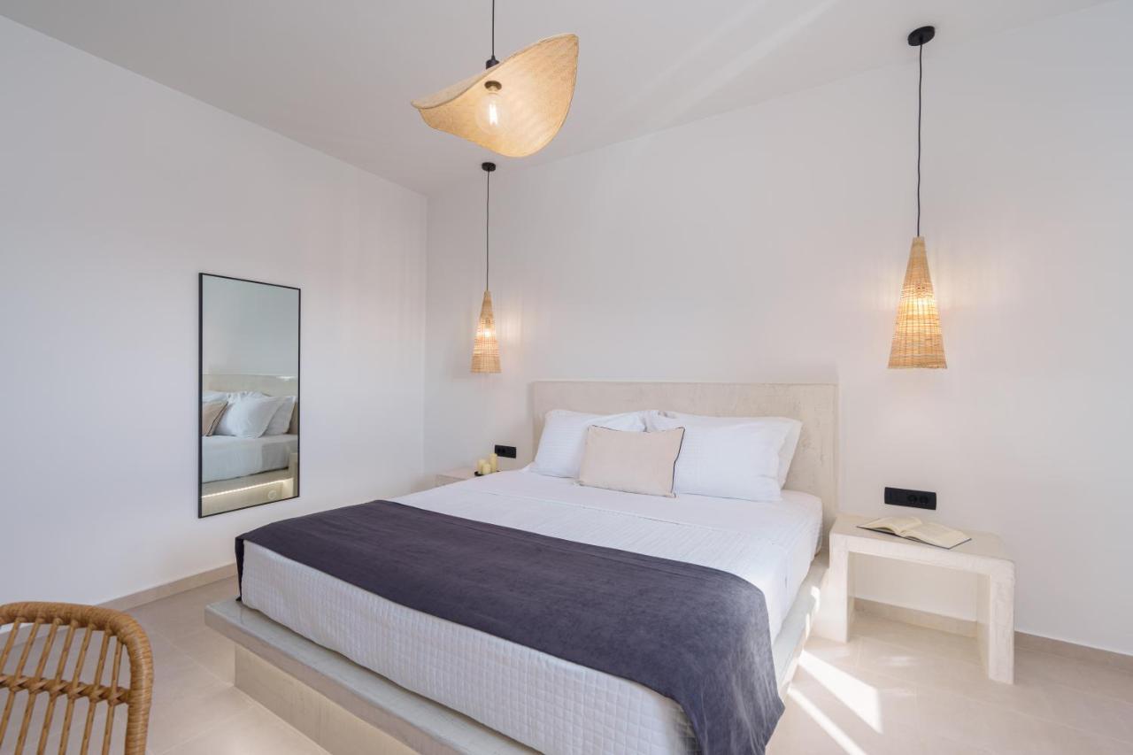 Almira Luxury Suites Perivolos  Bagian luar foto