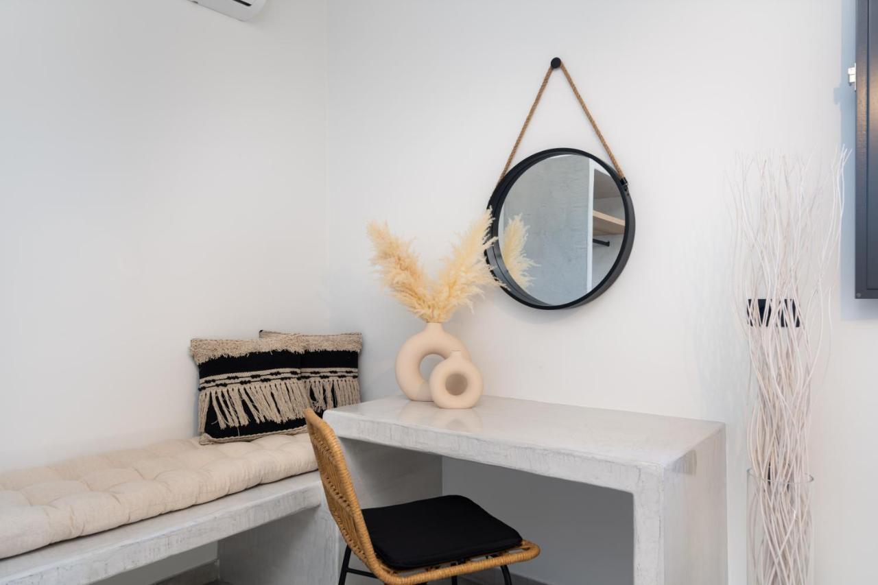 Almira Luxury Suites Perivolos  Bagian luar foto