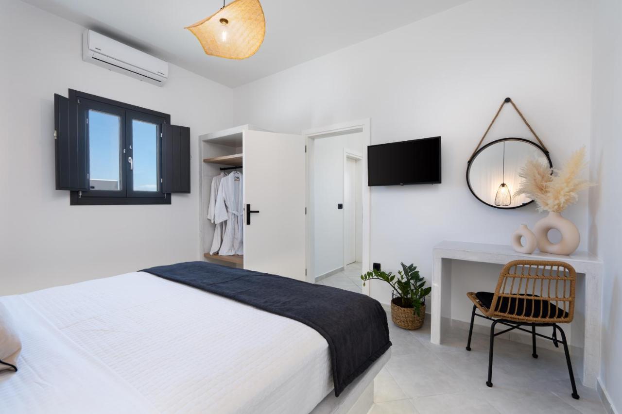 Almira Luxury Suites Perivolos  Bagian luar foto